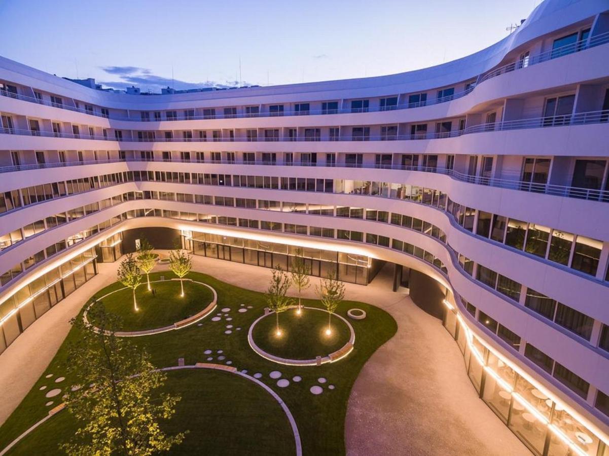 Ovo Apartment Market Square